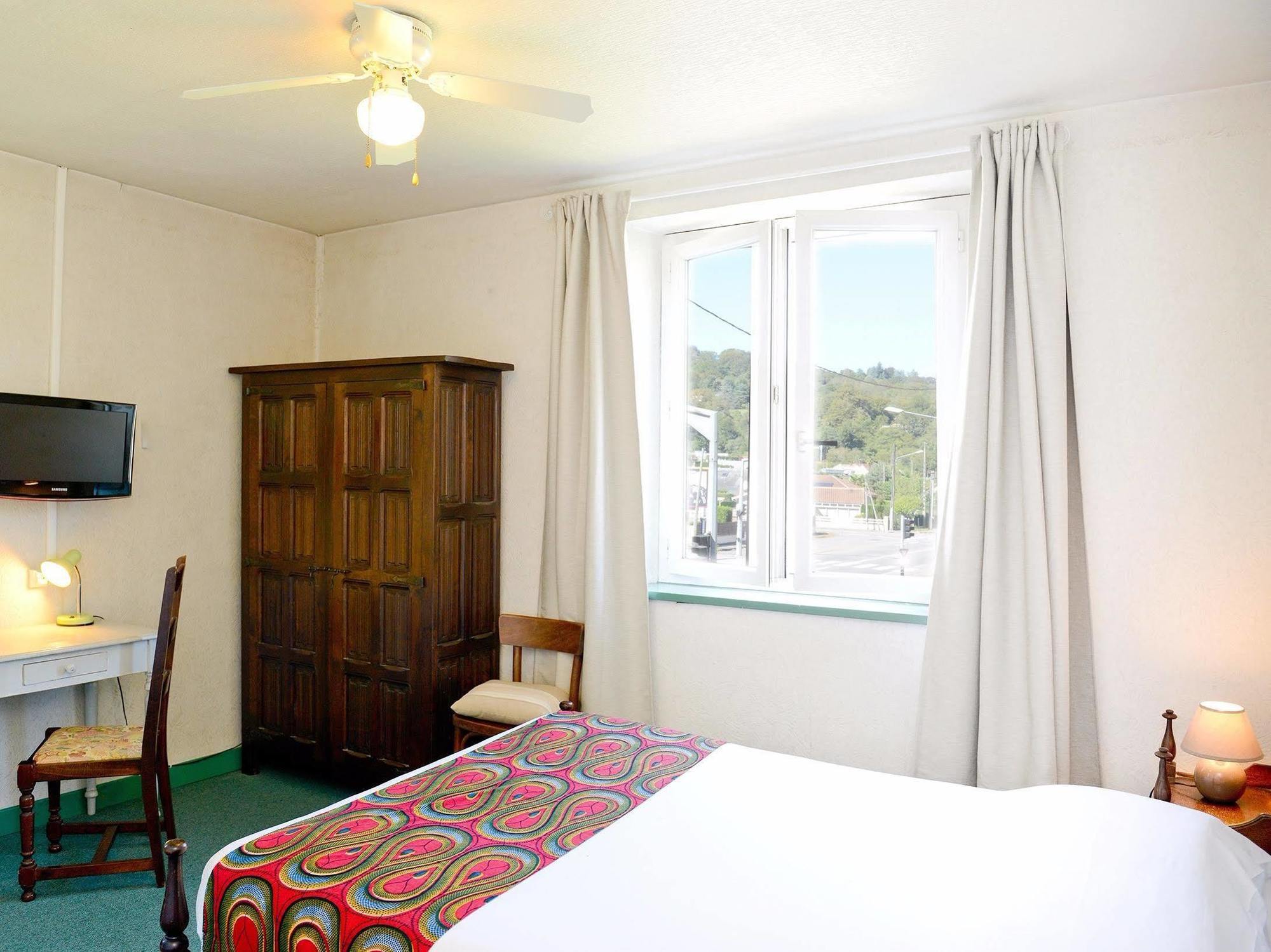Logis Hostellerie Du Neez Gan 외부 사진